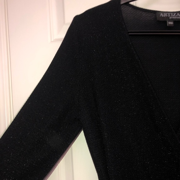 V-neck wrap blouse - Picture 3 of 6